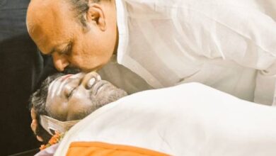 Photo of மறைந்த புனித் ராஜ்குமாரின் உடலுக்கு கர்நாடக முதல்வர் அஞ்சலி!